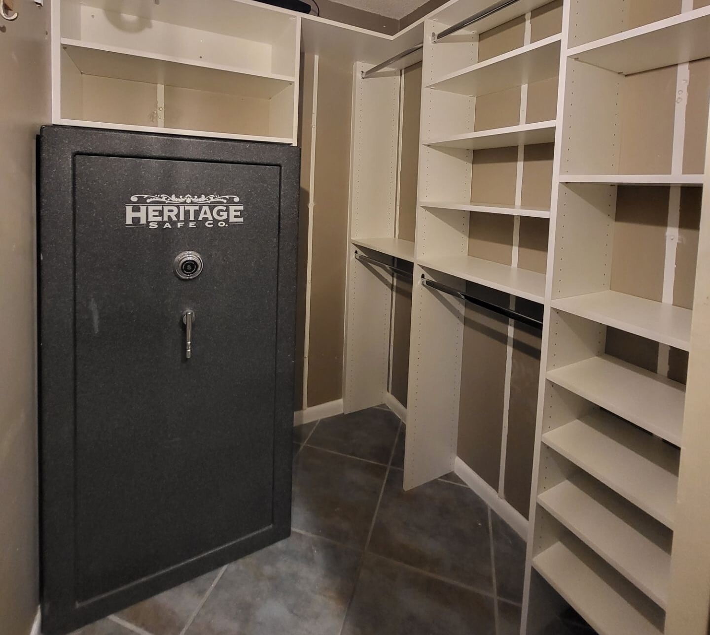 Closet w/ safe